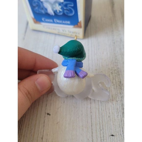 Hallmark cool decade 2005 ornament Xmas Christmas - Picture 5 of 5